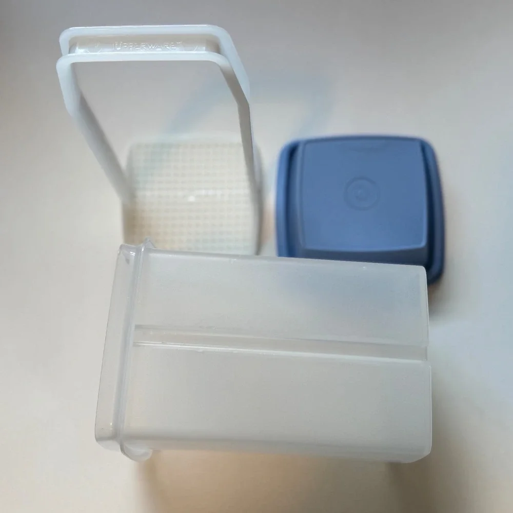 Tupperware Fridge Smart Container Pick-a-Deli Pickle Keeper Blue Lid